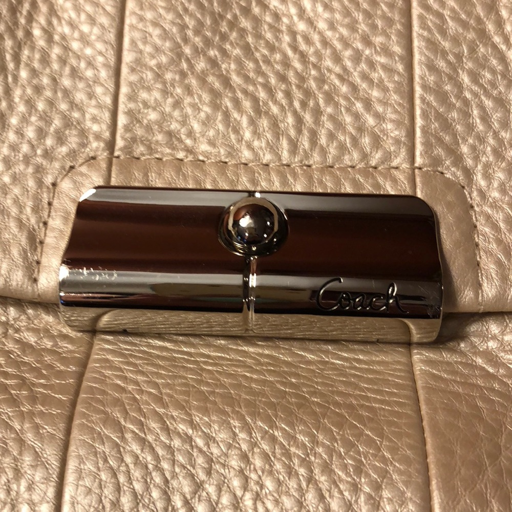 Coach pale gold pearl hobo bag - Picture 6 of 6